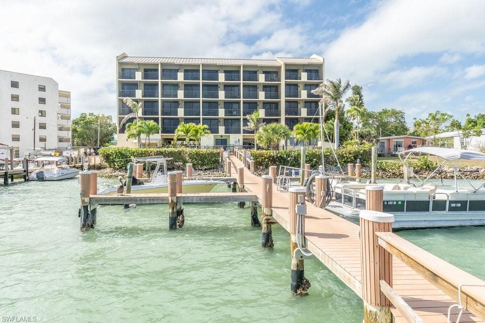 10 Tampa Pl 301, Marco Island, FL 34145-29