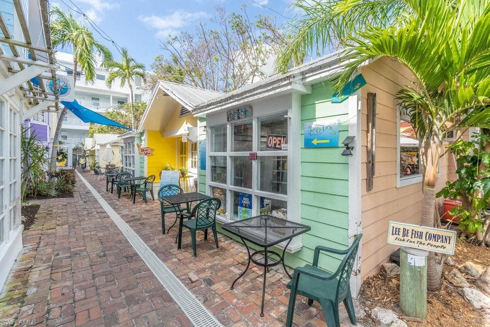 10 Tampa Pl 301, Marco Island, FL 34145-31