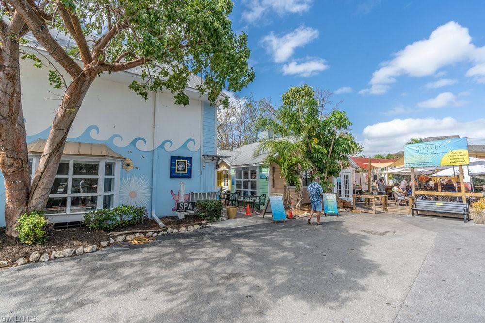 10 Tampa Pl 401, Marco Island, FL 34145-31