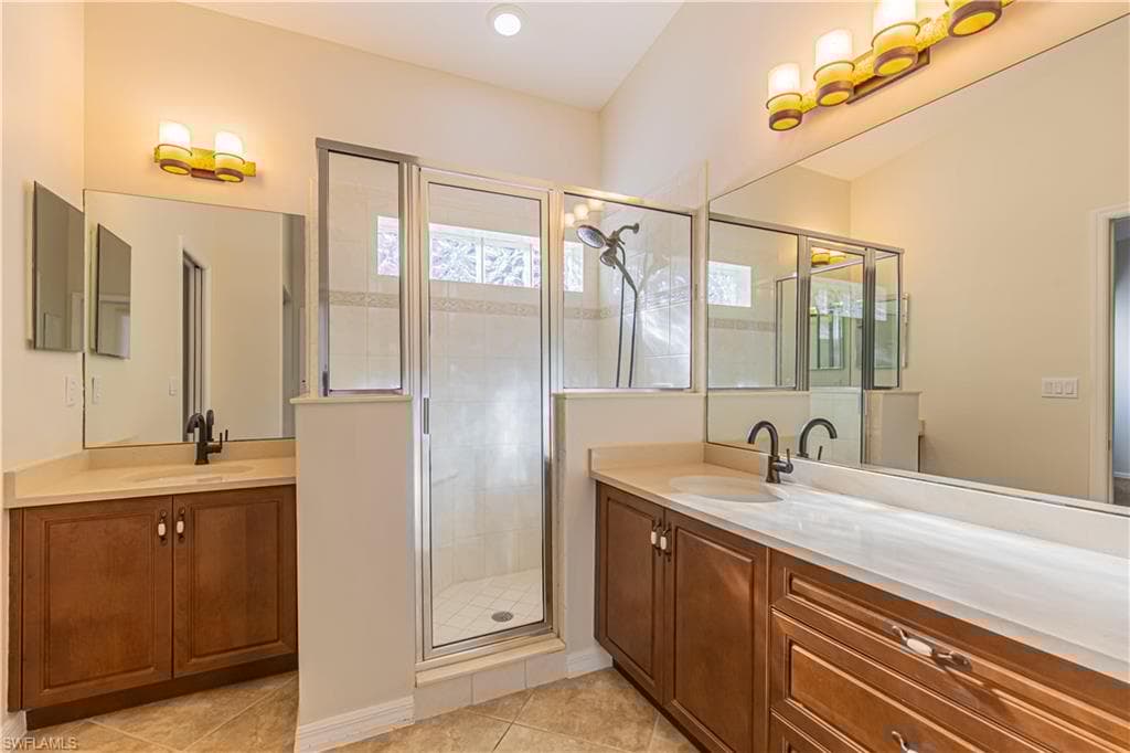 144 Glen Eagle Cir, Naples, FL 34104-12