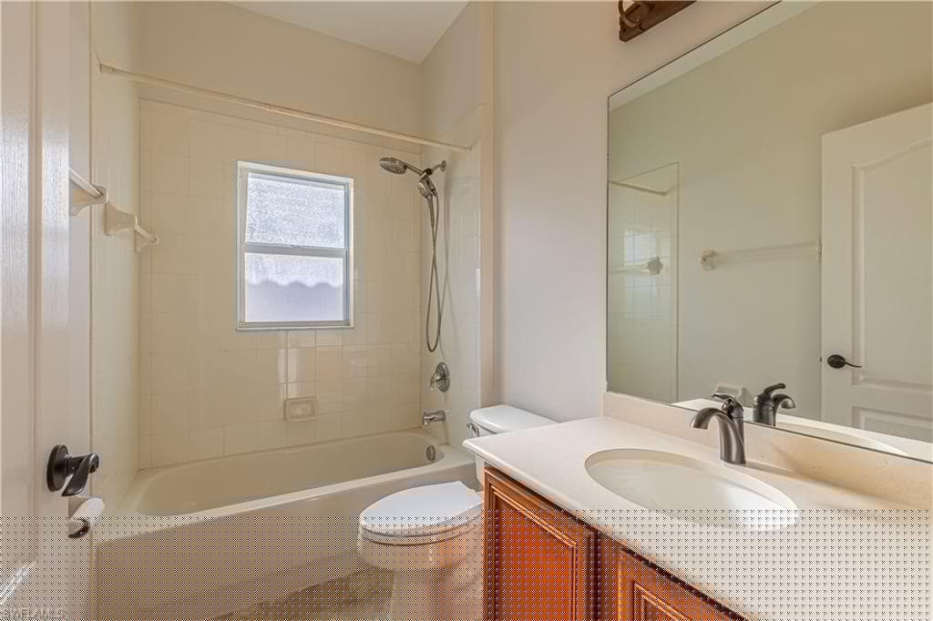 144 Glen Eagle Cir, Naples, FL 34104-17