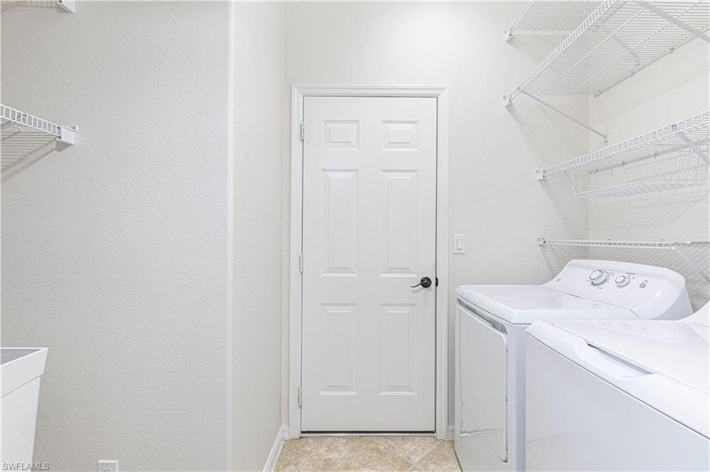 144 Glen Eagle Cir, Naples, FL 34104-18