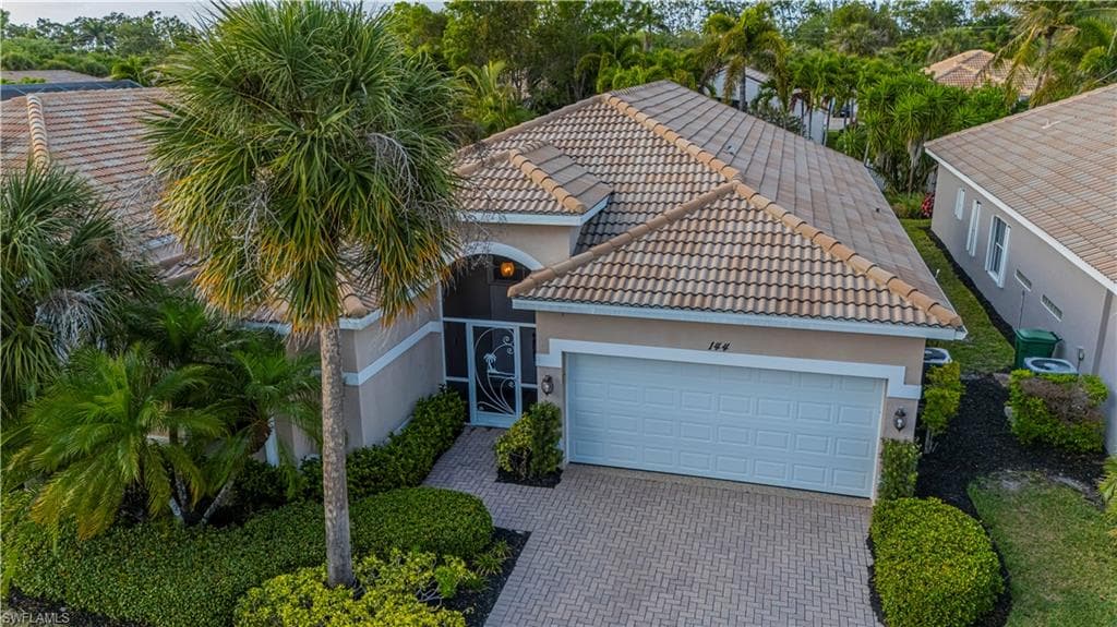 144 Glen Eagle Cir, Naples, FL 34104-1
