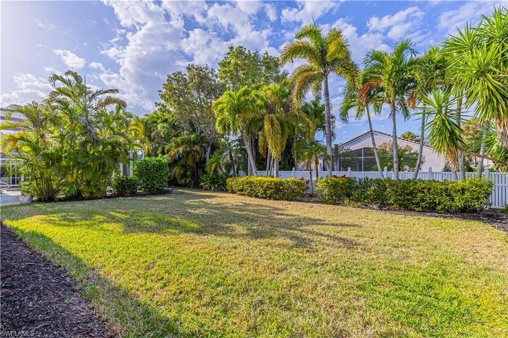 144 Glen Eagle Cir, Naples, FL 34104-21