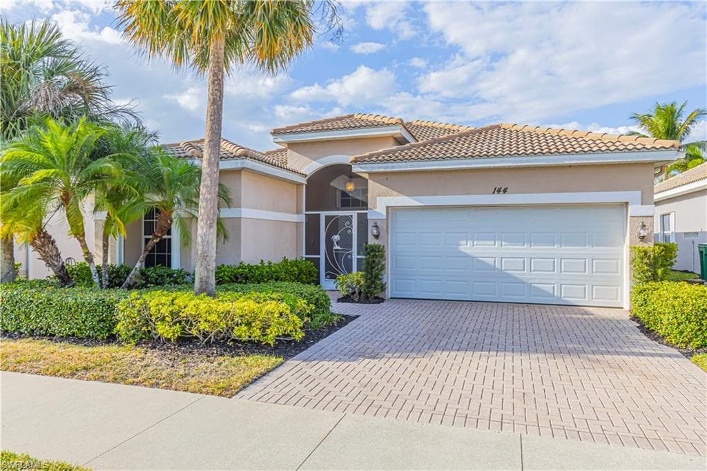 144 Glen Eagle Cir, Naples, FL 34104-24