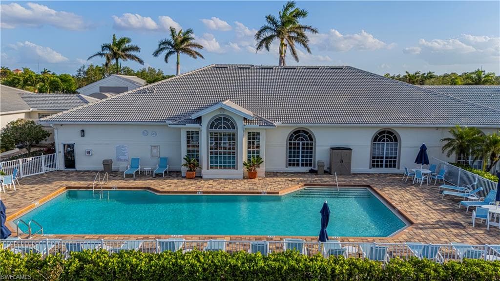 144 Glen Eagle Cir, Naples, FL 34104-25