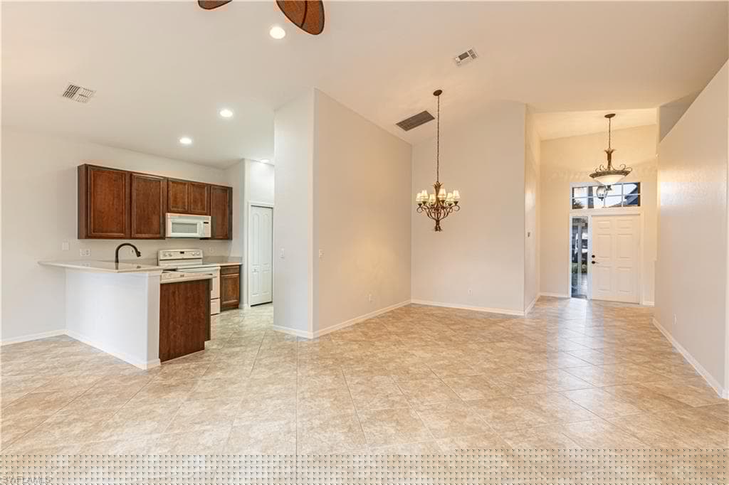 144 Glen Eagle Cir, Naples, FL 34104-6