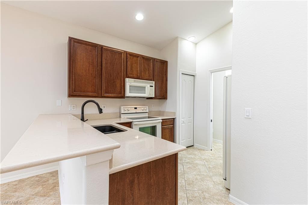 144 Glen Eagle Cir, Naples, FL 34104-7