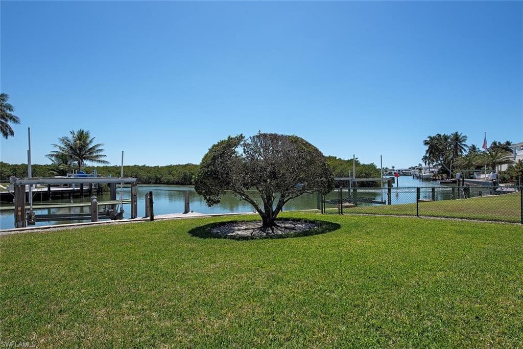 2111 Sheepshead Dr, Naples, FL 34102-18