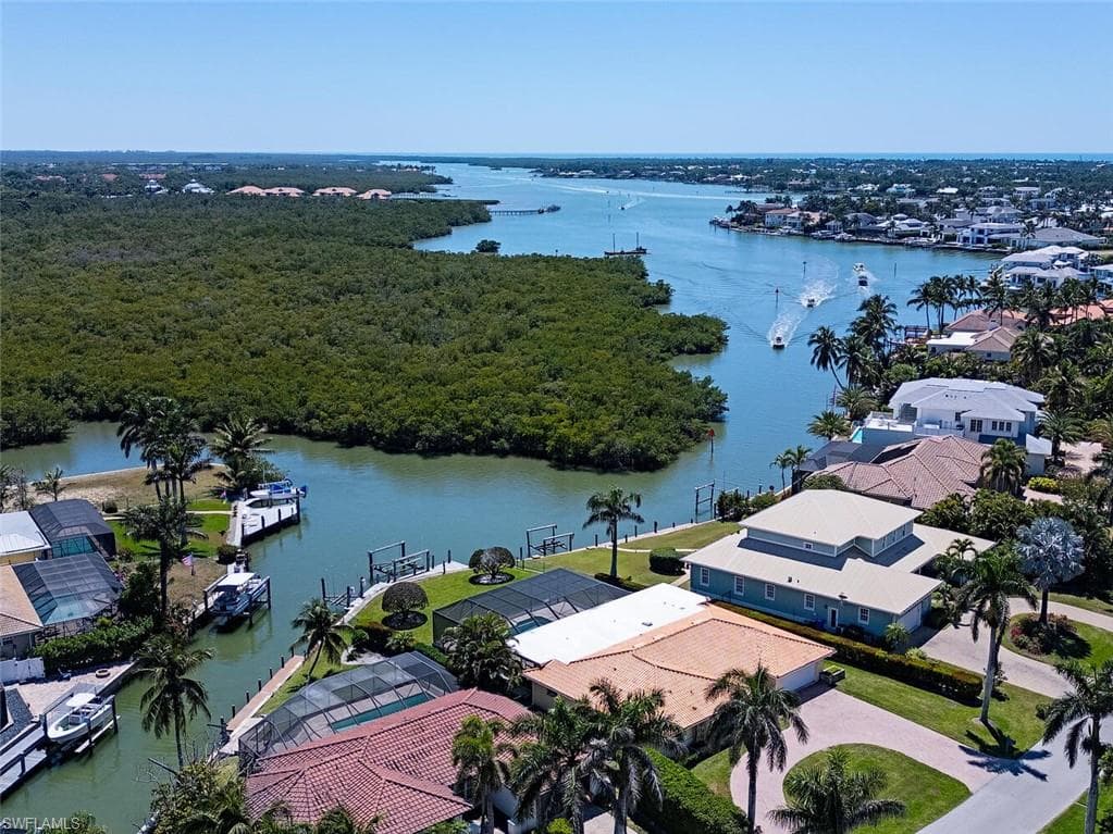 2111 Sheepshead Dr, Naples, FL 34102-1