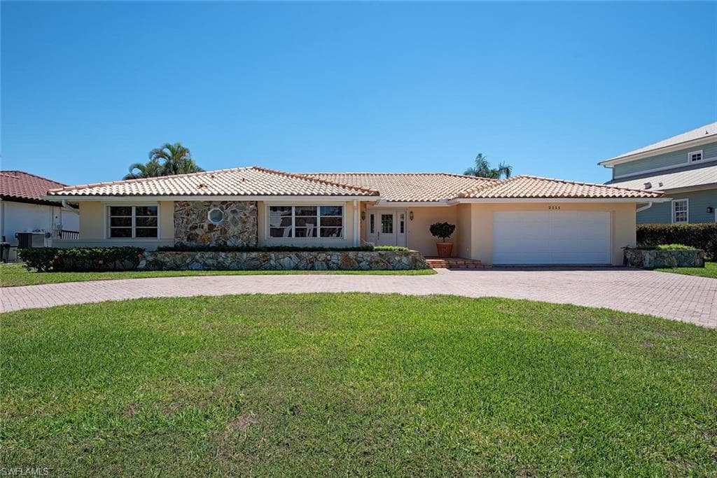 2111 Sheepshead Dr, Naples, FL 34102-6