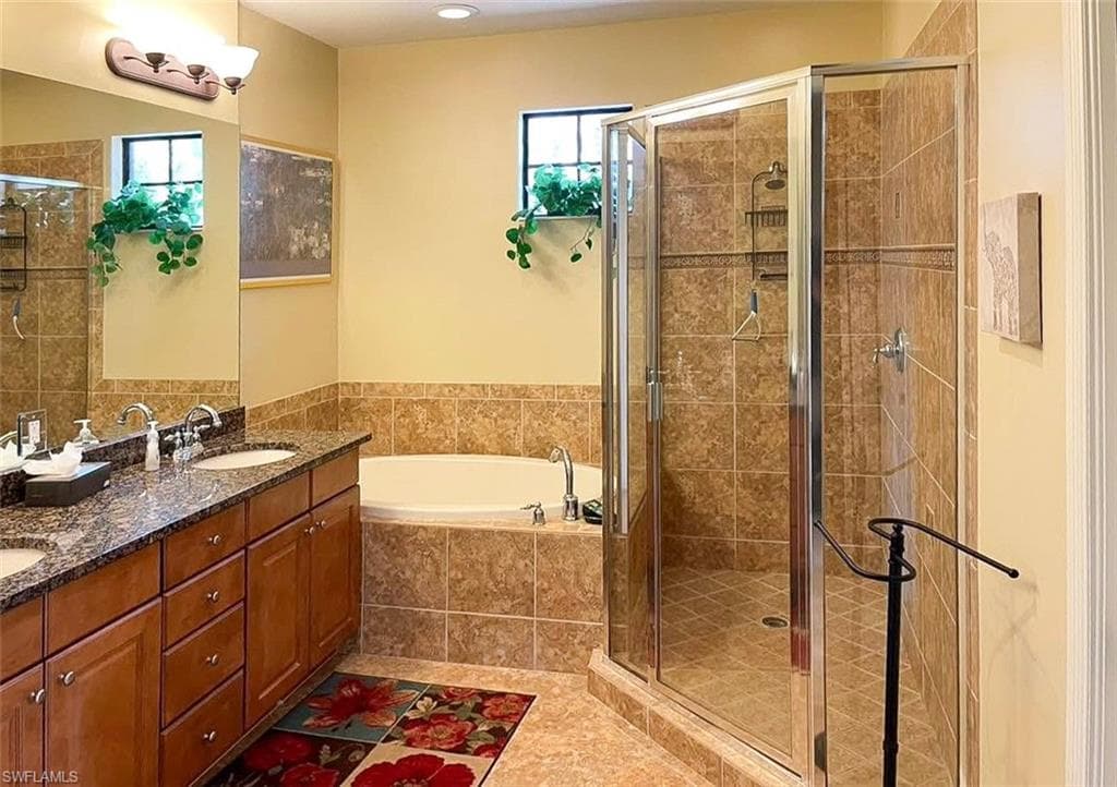 9114 Chula Vista Ln 11905, Naples, FL 34113-13