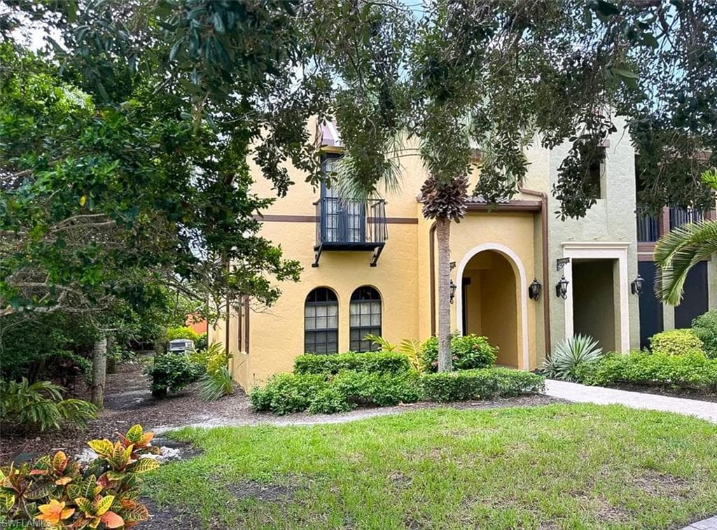 9114 Chula Vista Ln 11905, Naples, FL 34113-2