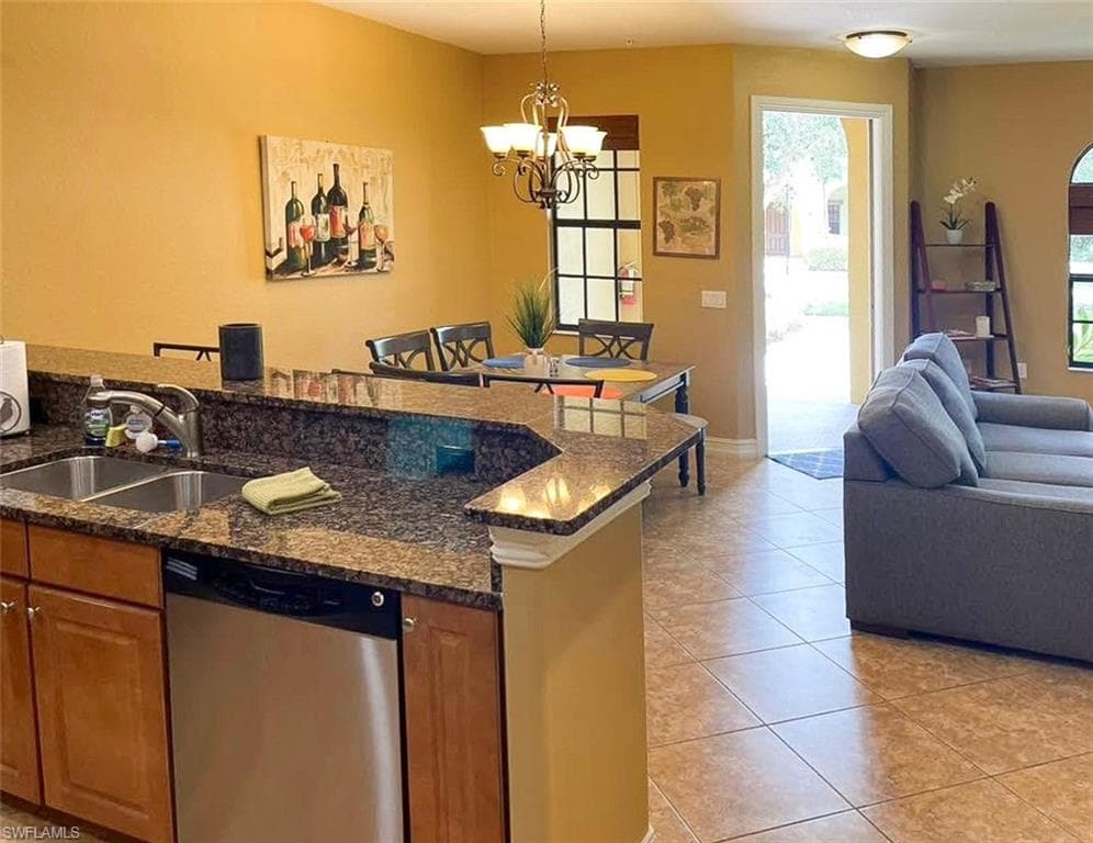 9114 Chula Vista Ln 11905, Naples, FL 34113-6