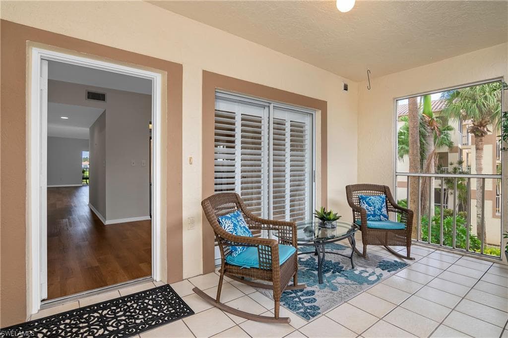 6045 Chardonnay Ln 204, Naples, FL 34119-7