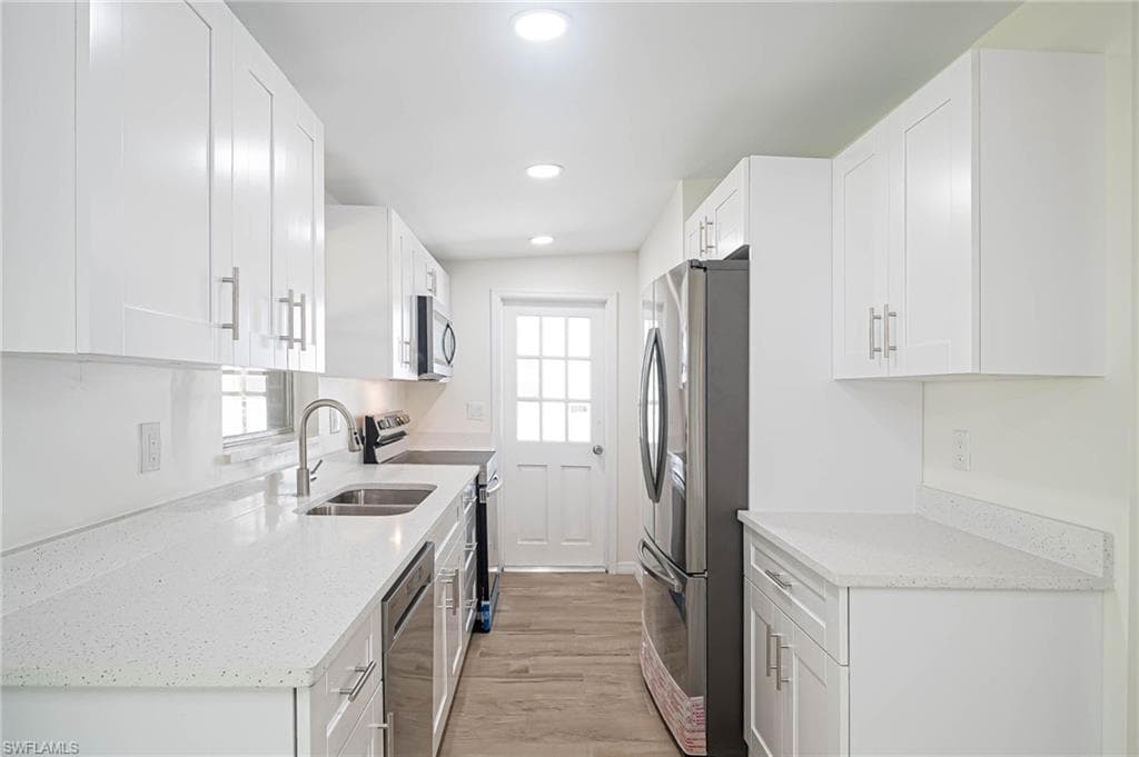 2123 Harbor Ln, Naples, FL 34104-10
