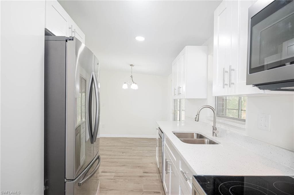 2123 Harbor Ln, Naples, FL 34104-11