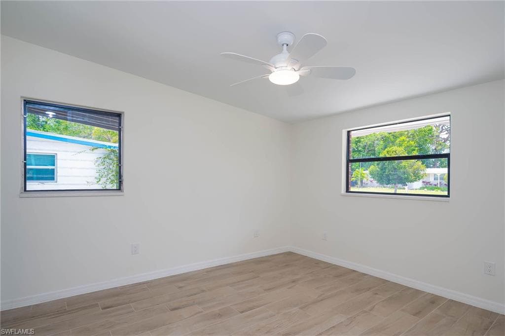 2123 Harbor Ln, Naples, FL 34104-14