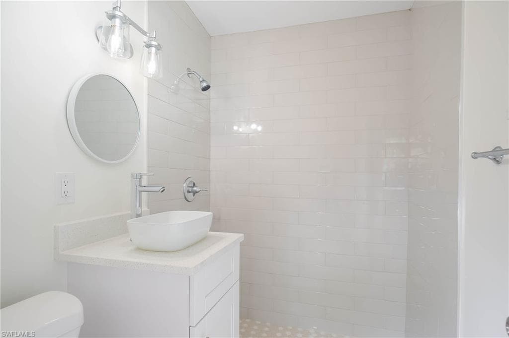 2123 Harbor Ln, Naples, FL 34104-16