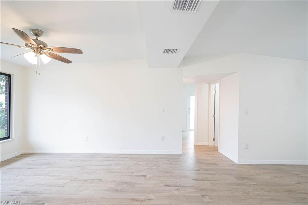 2123 Harbor Ln, Naples, FL 34104-17