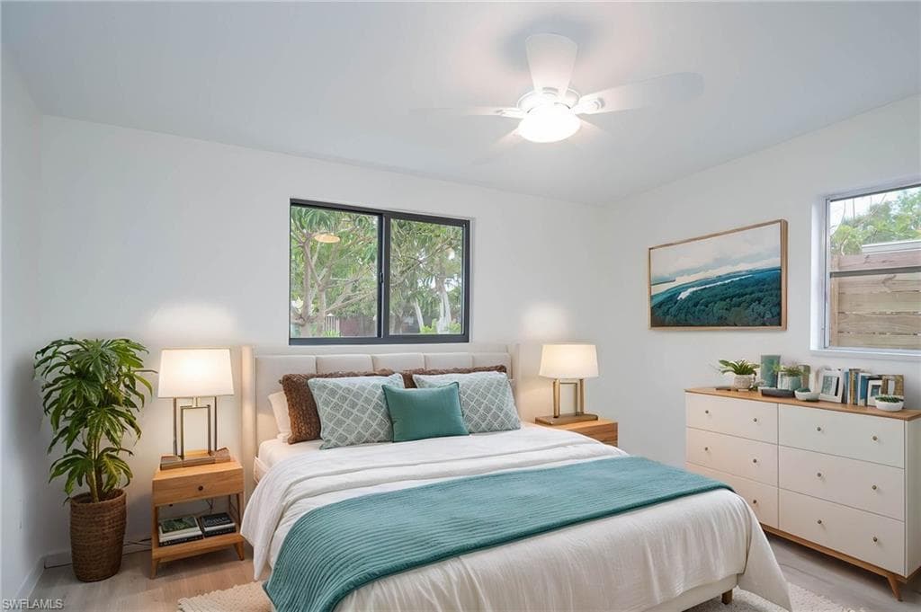 2123 Harbor Ln, Naples, FL 34104-18
