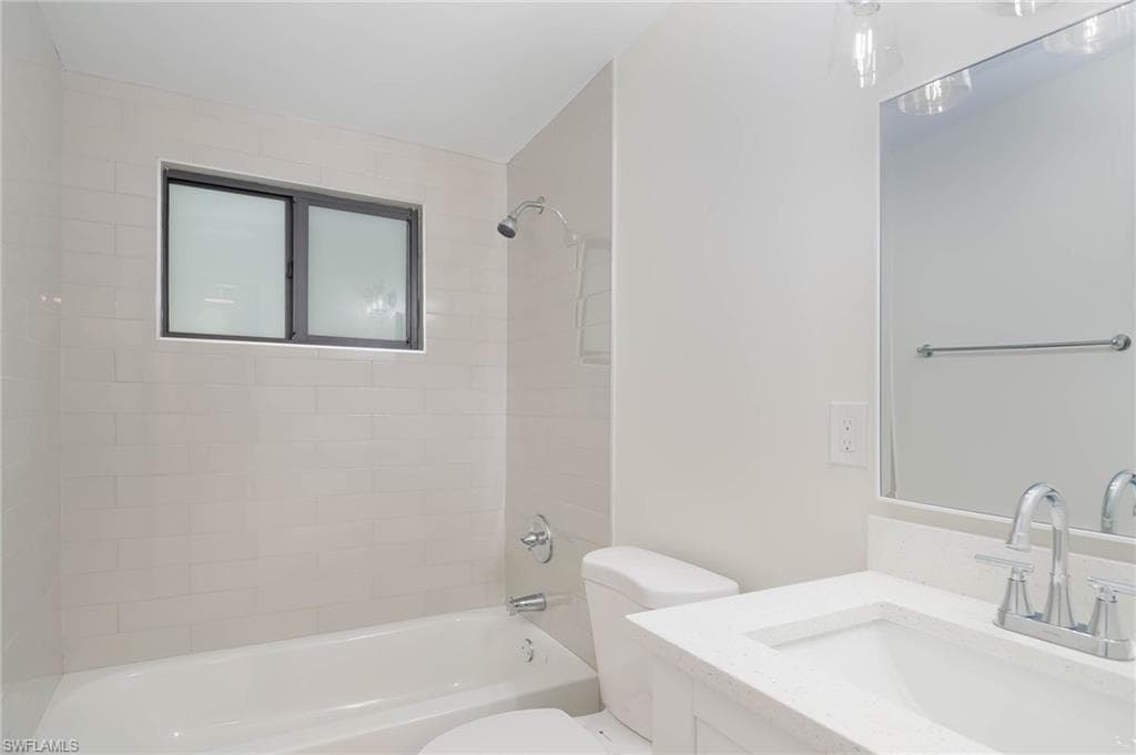2123 Harbor Ln, Naples, FL 34104-21