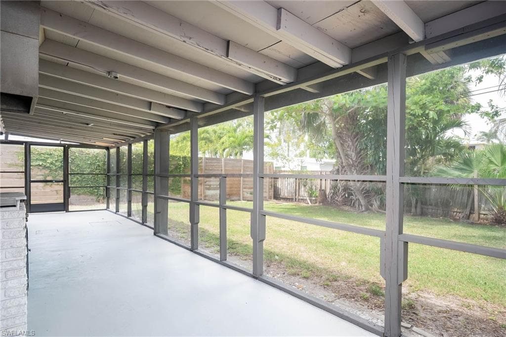 2123 Harbor Ln, Naples, FL 34104-27