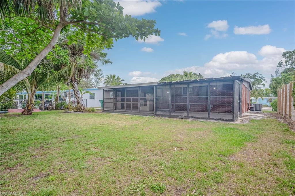 2123 Harbor Ln, Naples, FL 34104-29