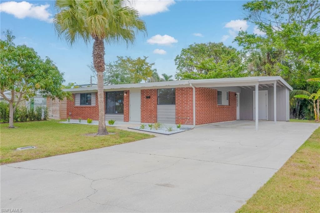 2123 Harbor Ln, Naples, FL 34104-33