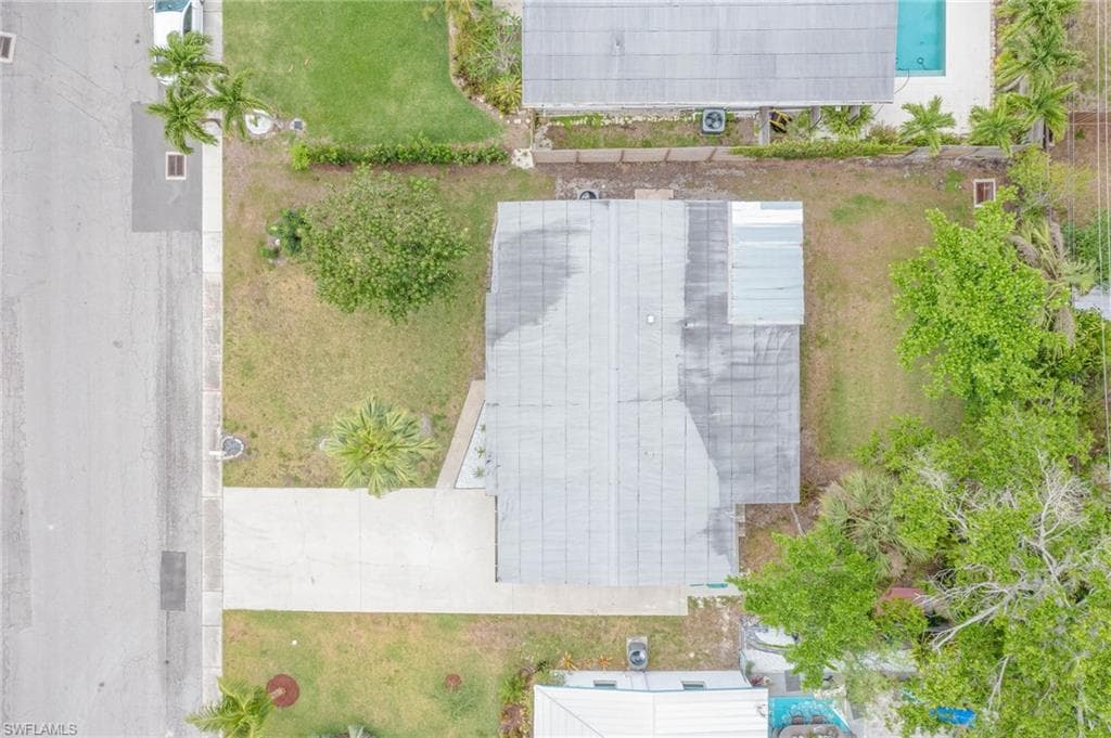 2123 Harbor Ln, Naples, FL 34104-34