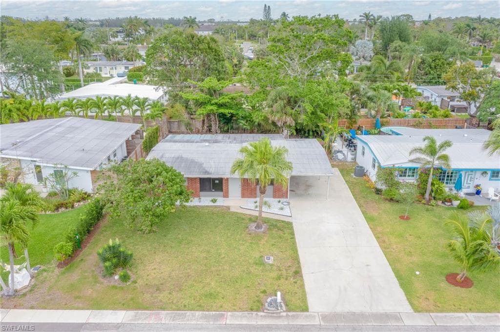 2123 Harbor Ln, Naples, FL 34104-35