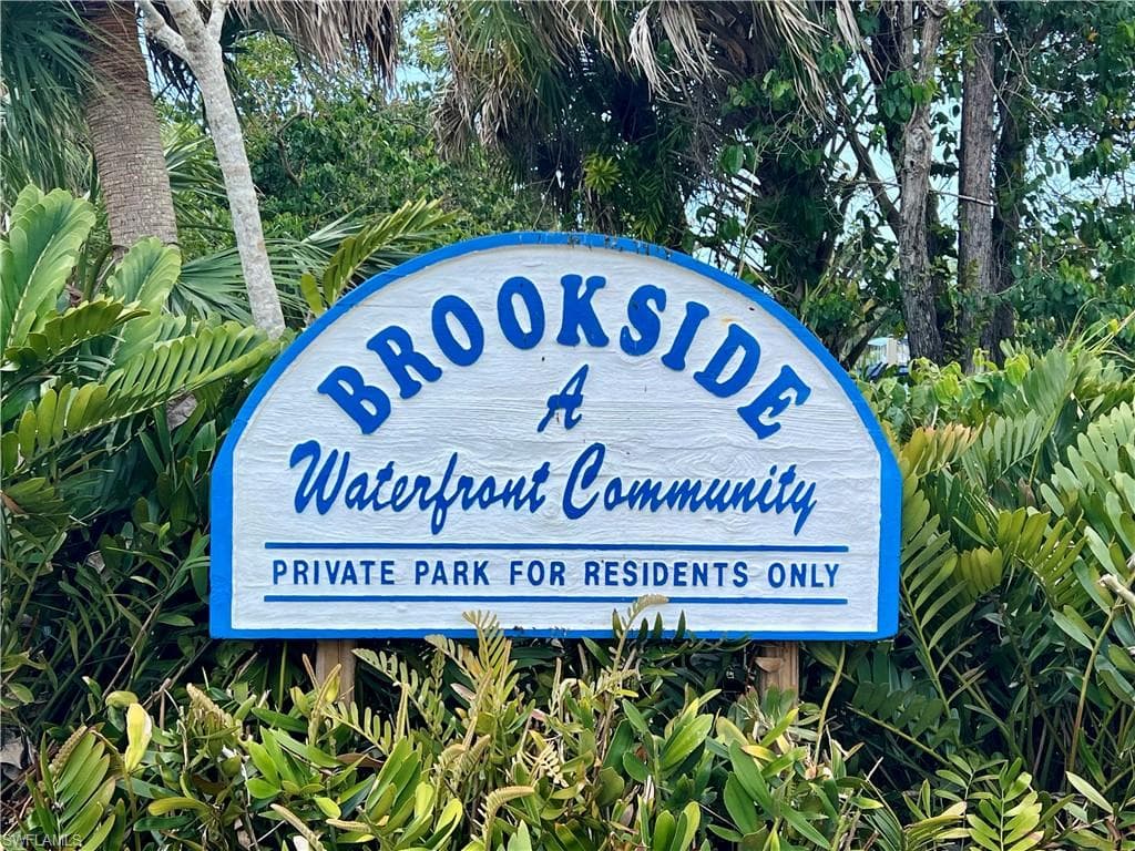 2123 Harbor Ln, Naples, FL 34104-37