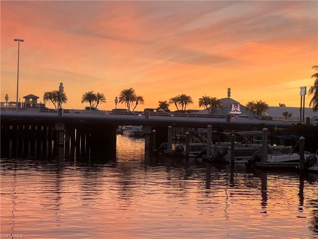 2123 Harbor Ln, Naples, FL 34104-39