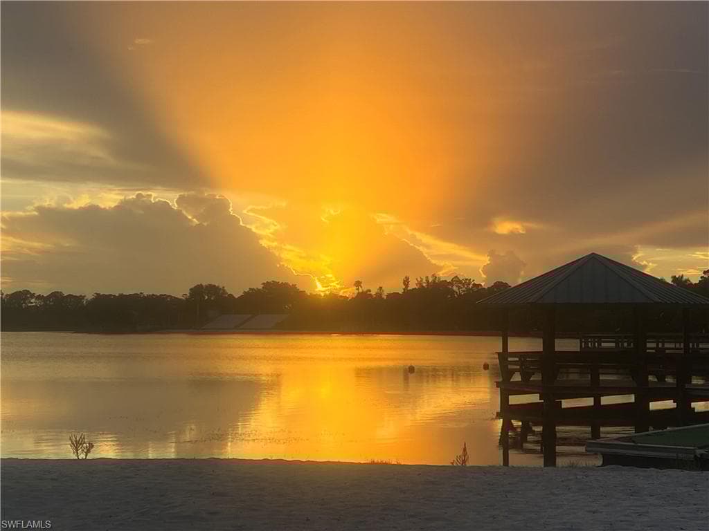 2123 Harbor Ln, Naples, FL 34104-40