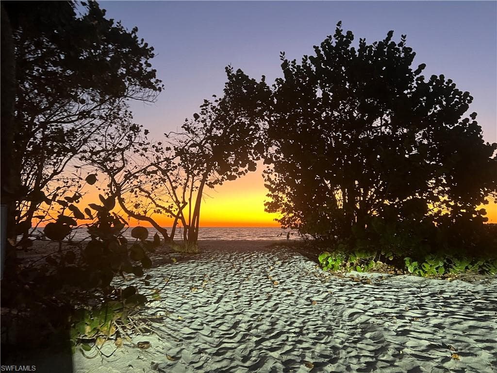 2123 Harbor Ln, Naples, FL 34104-41