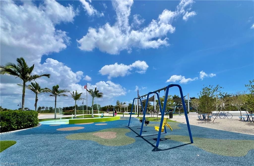 2123 Harbor Ln, Naples, FL 34104-43