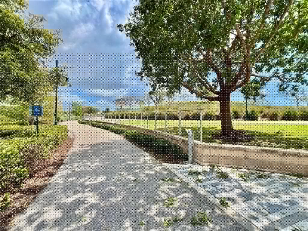 2123 Harbor Ln, Naples, FL 34104-45