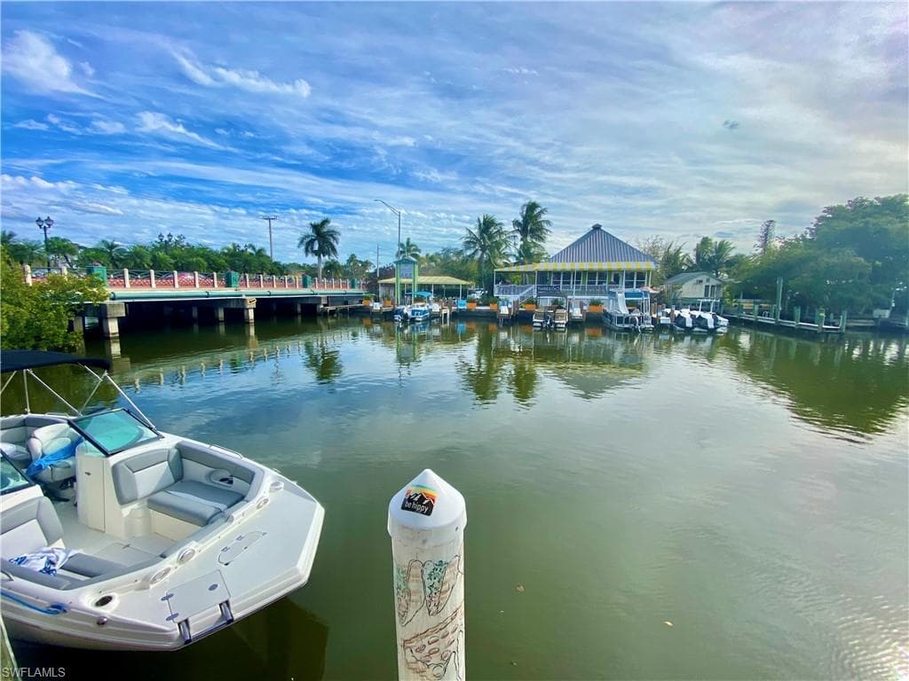 2123 Harbor Ln, Naples, FL 34104-48