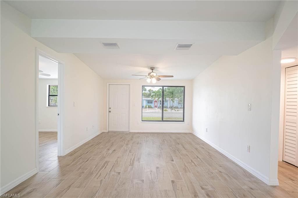 2123 Harbor Ln, Naples, FL 34104-6