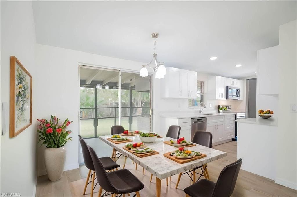 2123 Harbor Ln, Naples, FL 34104-8