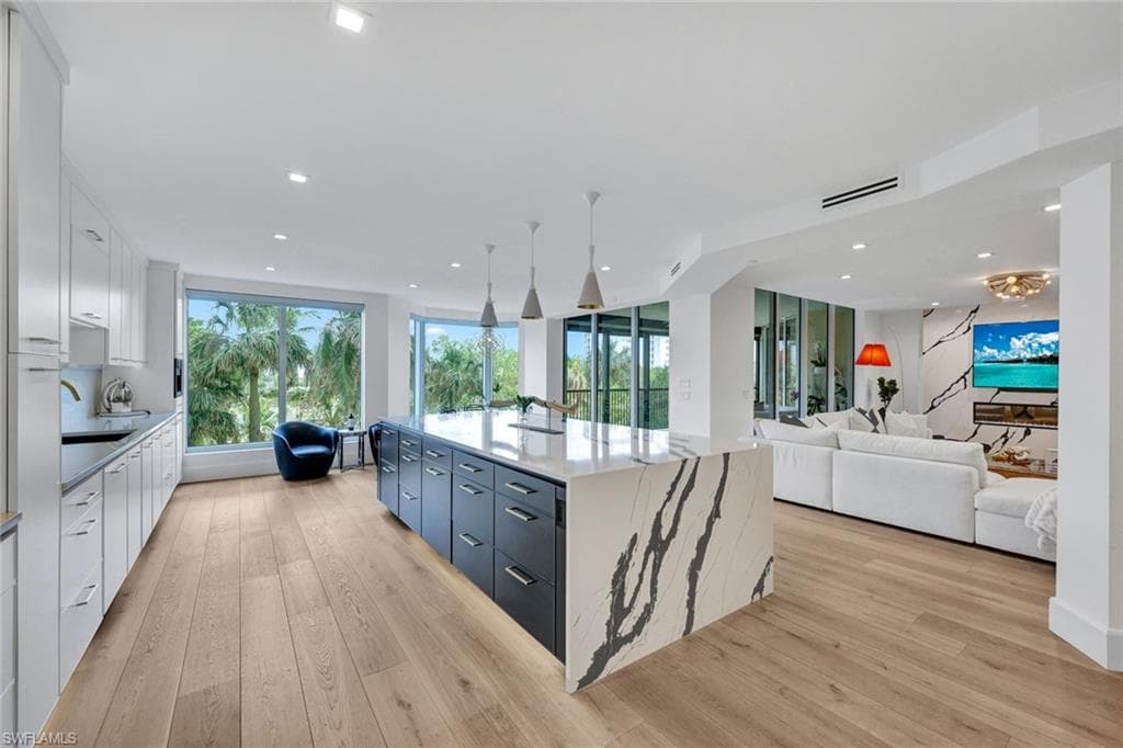 8787 Bay Colony Dr 306, Naples, FL 34108-10