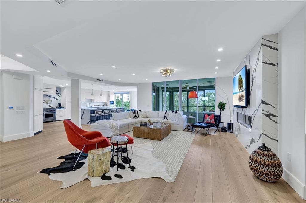 8787 Bay Colony Dr 306, Naples, FL 34108-5