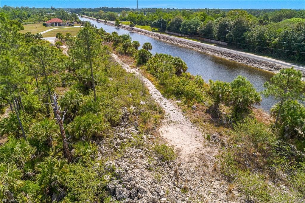 919 4th St SE, Naples, FL 34117-9