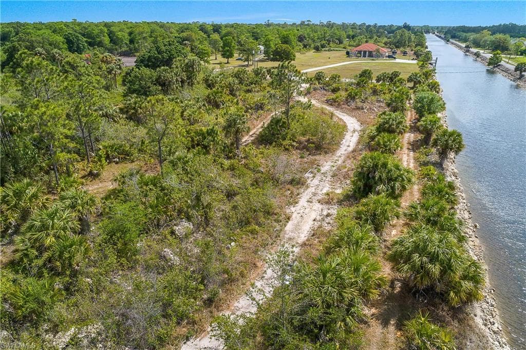 919 4th St SE, Naples, FL 34117-10