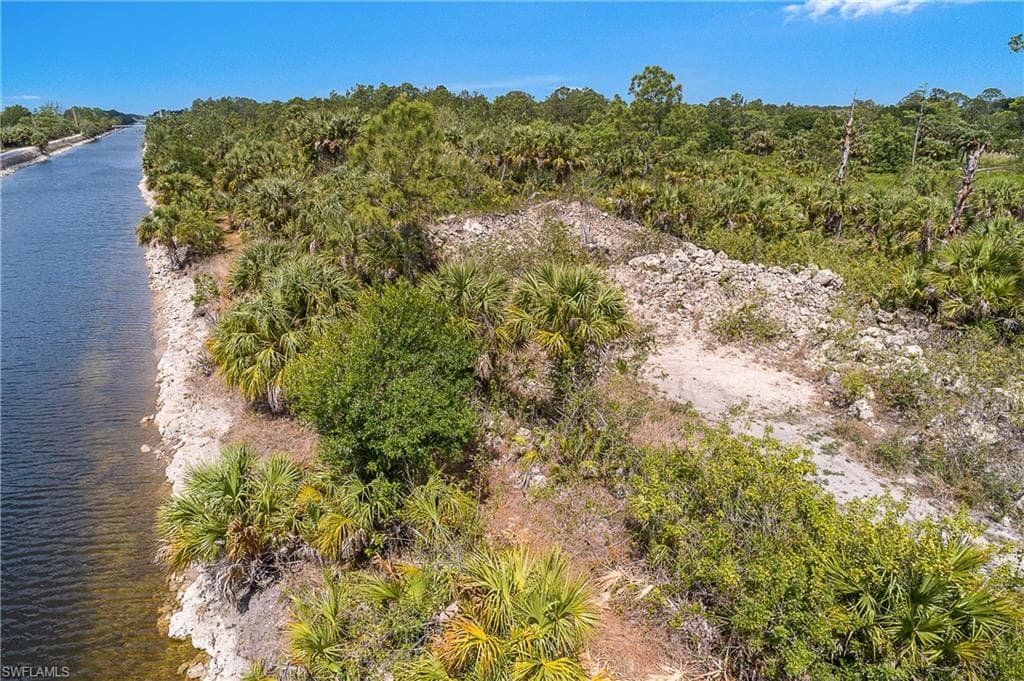 919 4th St SE, Naples, FL 34117-13