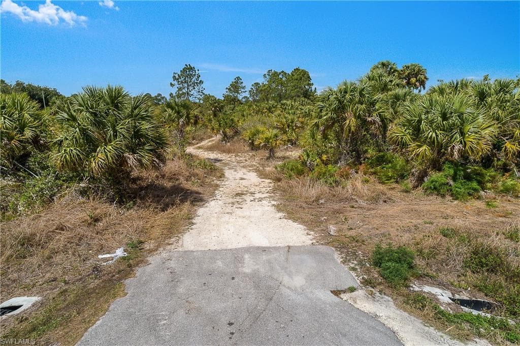 919 4th St SE, Naples, FL 34117-15