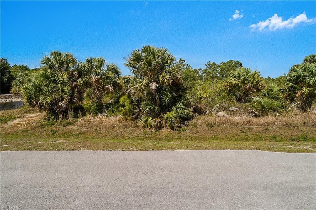 919 4th St SE, Naples, FL 34117-18