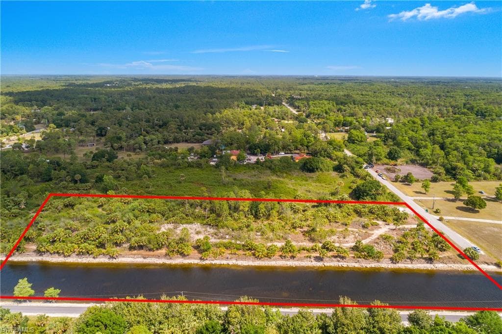 919 4th St SE, Naples, FL 34117-1