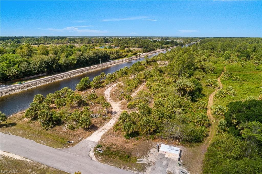 919 4th St SE, Naples, FL 34117-5