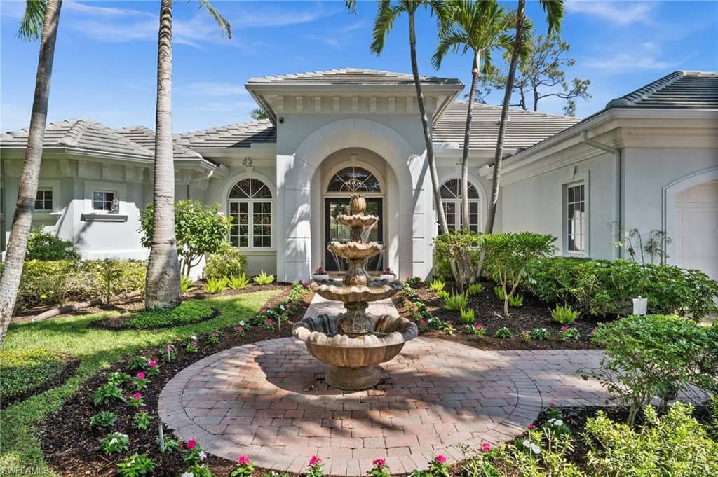 6898 Mill Run Cir, Naples, FL 34109-4